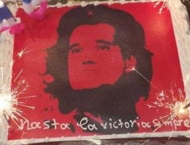 Ο Άδωνις σε ρόλο Τσε Γκεβάρα - Η «επαναστατική» τούρτα που του ετοίμασαν οι συνεργάτες του